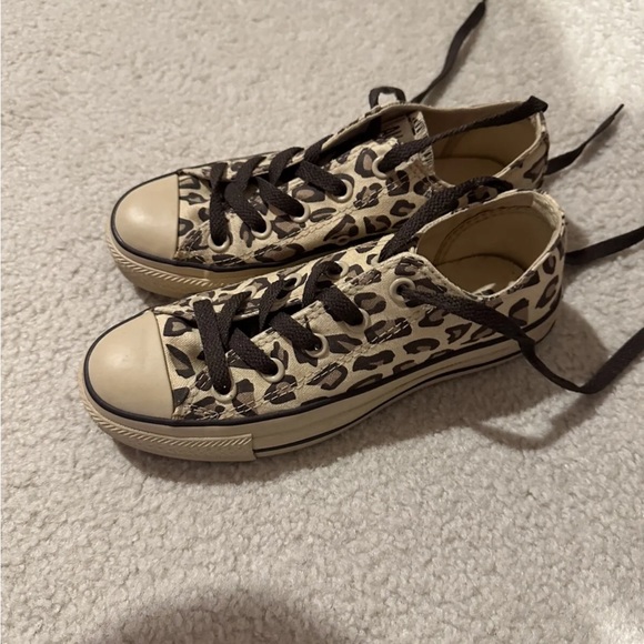 Converse Chuck Taylor Sneakers Leopard. New. Never Worn. Size 3.5 - Picture 2 of 7